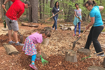 SVD 2017 volunteers raking at Habitat