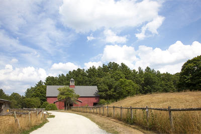 Drumlin Farm's red barn © Pei Ren