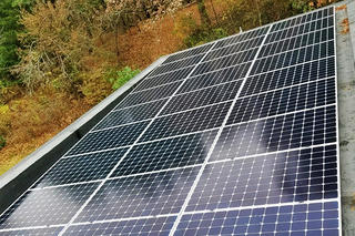 Squash court roof-mounted solar array at Habitat
