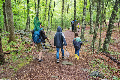 Homeschool students going ponding at Oak Knoll © Mary Whitty
