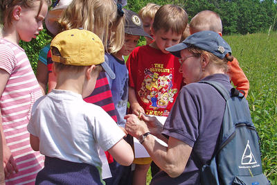Group of school children at Wachusett Meadow Wildlife Sanctuary