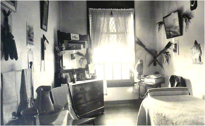 Room interior. Special Collections Department, State Library of Massachusetts.