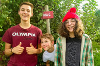 Apple-picking at Alysons Orchard during Teen Weekend 2018