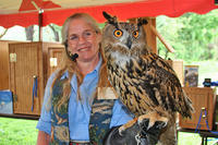 Marcia Wilson with an Eagle Owl © Marjorie Leutwiler