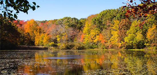 Lake Talaquega in autumn © Tod McKenna