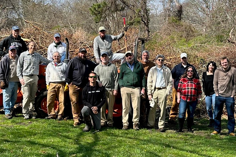 A group photo of the volunteer crew