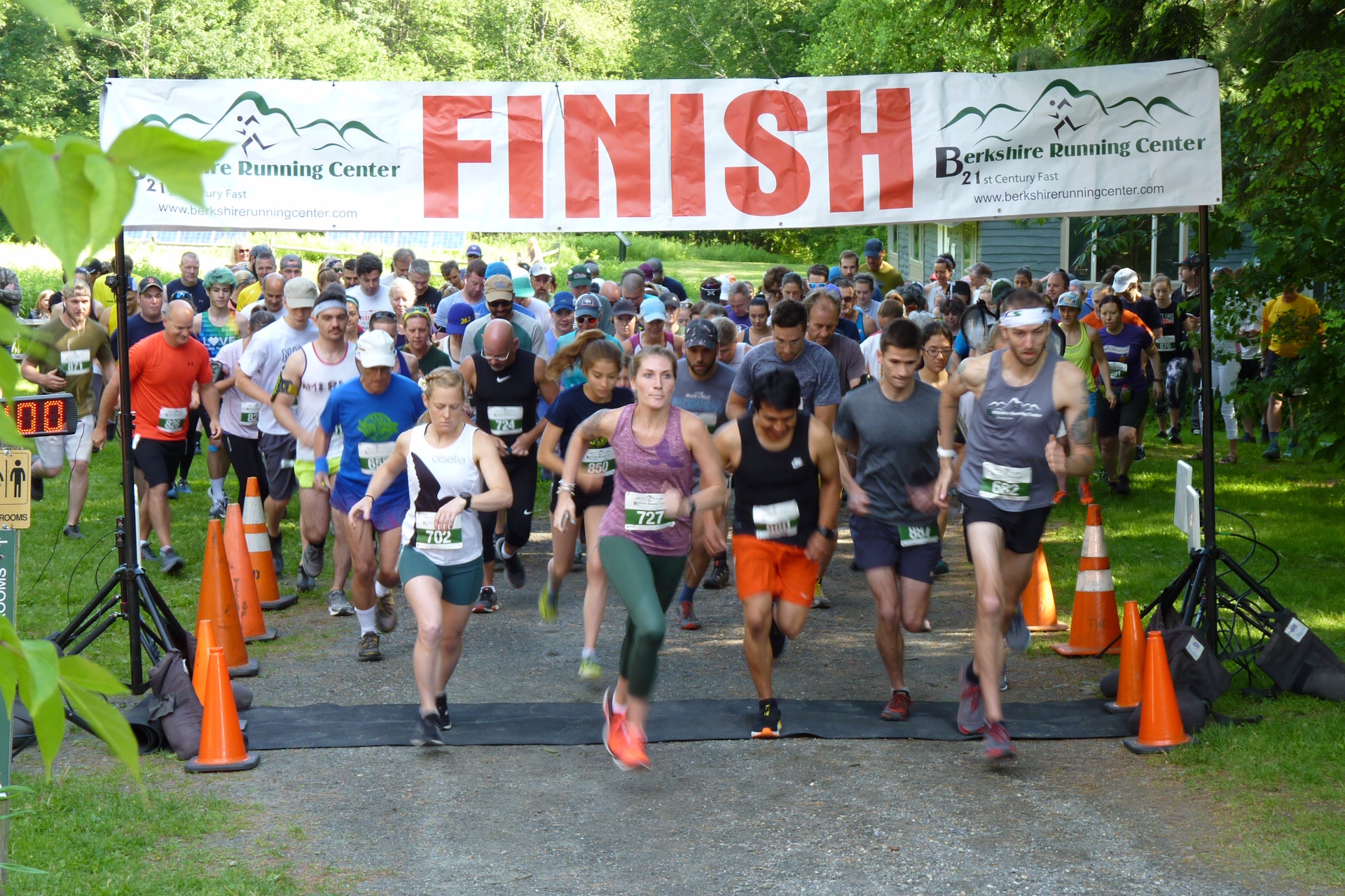 Runners starting the Wild Thing race