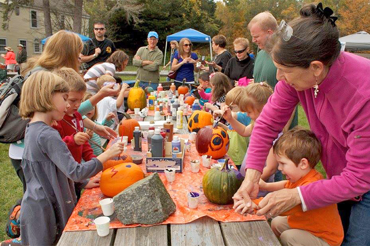 Painting pumpkins at Hey Day © Bruce Dean
