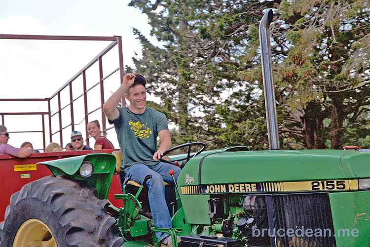 Tractor hayride at Hey Day © Bruce Dean